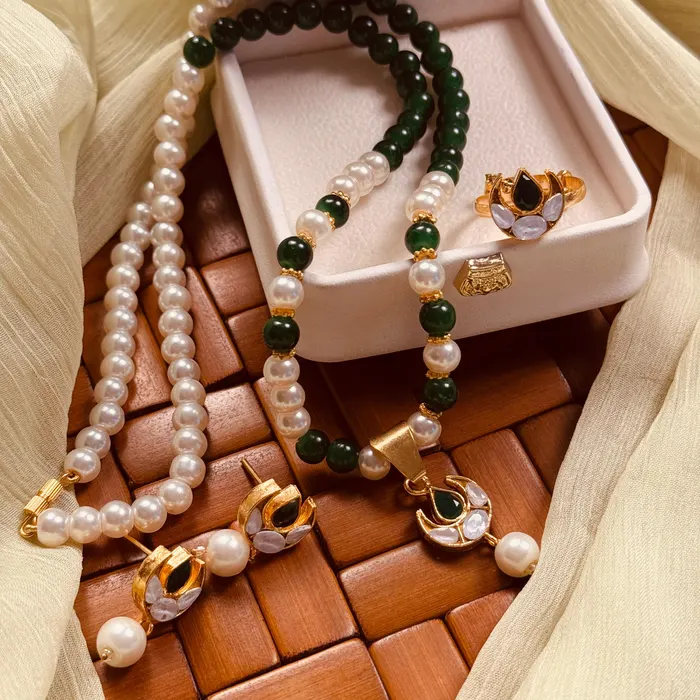 24K Gold Plated Farshi Kundan Necklace Set in Green