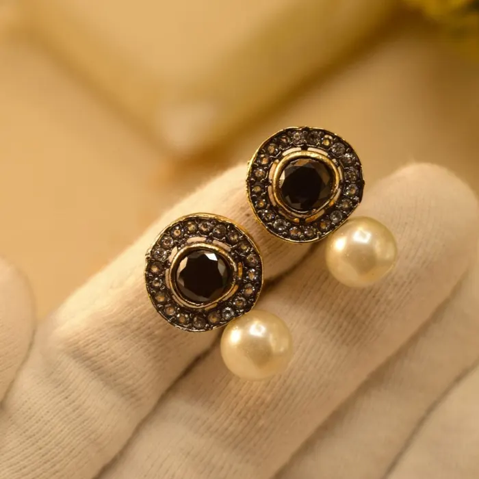 Elegant Design Real Jarai Zircon Pearl Earrings in Black