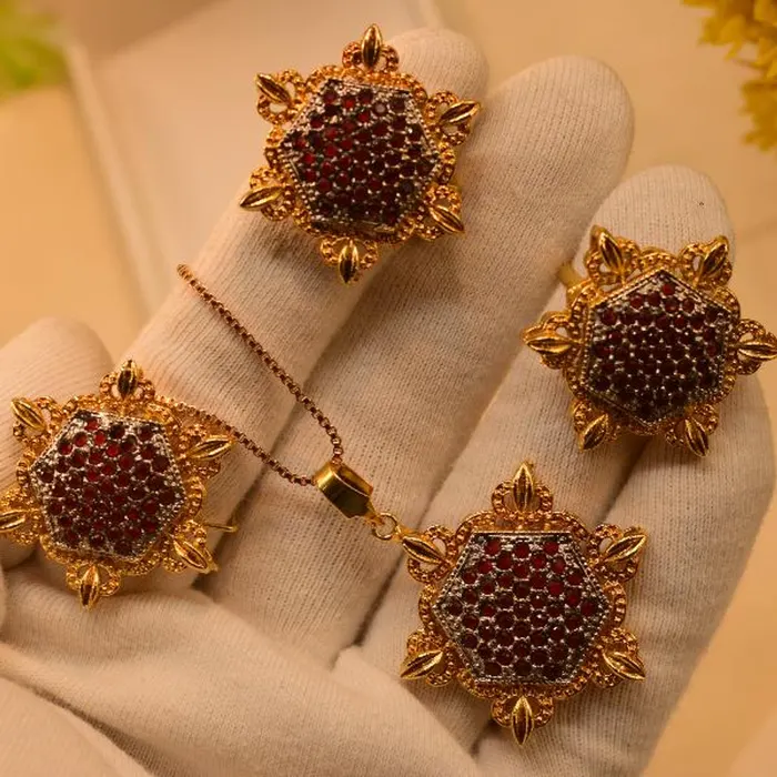 Flower Design Crystal Stones Gold Plated Necklace Set in Red