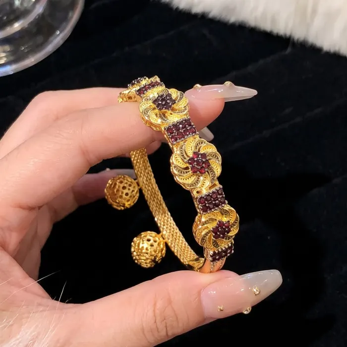 Luxury Design Gold Plated Crystal Stones Bracelet in Red