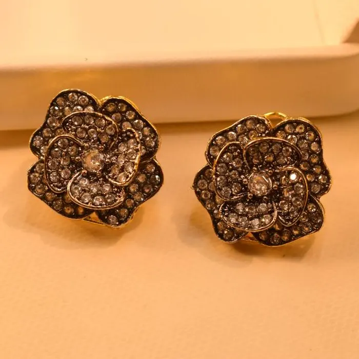 Stylish Flower Design Real Stones Jarao Earrings in White